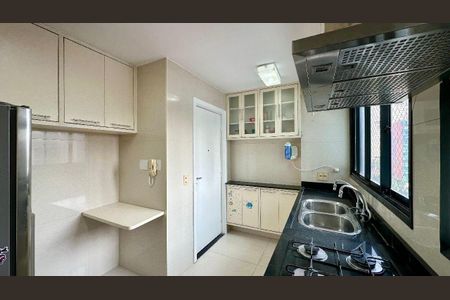 Apartamento para alugar com 118m², 4 quartos e 3 vagas Apartamento para alugar com 118m², 4 quartos e 3 vagasCozinha