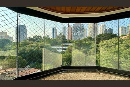 Apartamento para alugar com 118m², 4 quartos e 3 vagas Apartamento para alugar com 118m², 4 quartos e 3 vagasVaranda