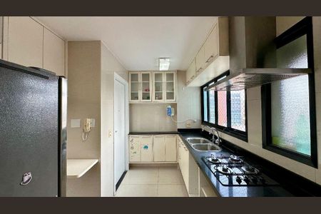 Apartamento para alugar com 118m², 4 quartos e 3 vagas Apartamento para alugar com 118m², 4 quartos e 3 vagasCozinha