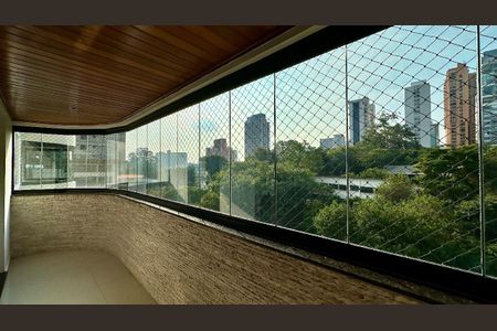 Apartamento para alugar com 118m², 4 quartos e 3 vagas Apartamento para alugar com 118m², 4 quartos e 3 vagasVaranda