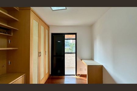Apartamento para alugar com 118m², 4 quartos e 3 vagas Apartamento para alugar com 118m², 4 quartos e 3 vagasQuarto
