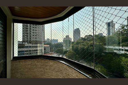 Apartamento para alugar com 118m², 4 quartos e 3 vagas Apartamento para alugar com 118m², 4 quartos e 3 vagasVaranda