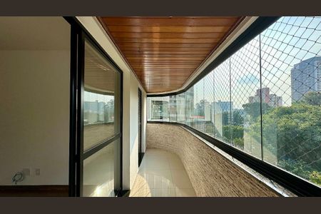 Apartamento para alugar com 118m², 4 quartos e 3 vagas Apartamento para alugar com 118m², 4 quartos e 3 vagasVaranda