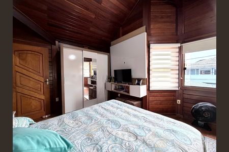 Casa de condomínio à venda com 200m², 3 quartos e 2 vagas Casa de condomínio à venda com 200m², 3 quartos e 2 vagasQuarto