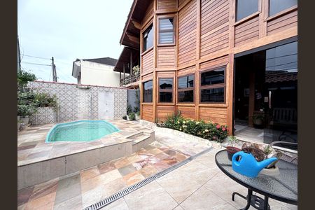 Casa de condomínio à venda com 200m², 3 quartos e 2 vagas Casa de condomínio à venda com 200m², 3 quartos e 2 vagasÁrea de Lazer