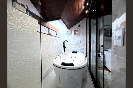 Casa de condomínio à venda com 200m², 3 quartos e 2 vagas Casa de condomínio à venda com 200m², 3 quartos e 2 vagasBanheiro da Suíte 1