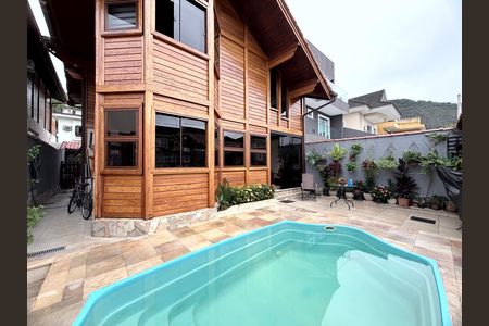 Casa de condomínio à venda com 200m², 3 quartos e 2 vagas Casa de condomínio à venda com 200m², 3 quartos e 2 vagasÁrea de Lazer