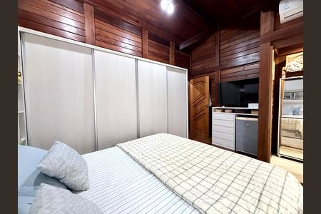 Casa de condomínio à venda com 200m², 3 quartos e 2 vagas Casa de condomínio à venda com 200m², 3 quartos e 2 vagasSuíte 1