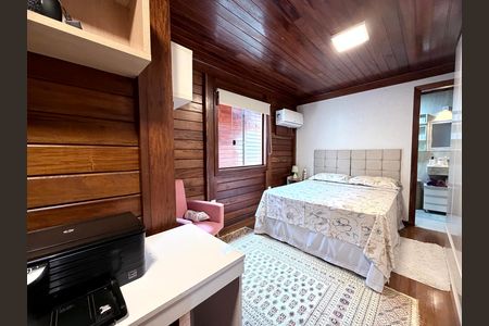 Casa de condomínio à venda com 200m², 3 quartos e 2 vagas Casa de condomínio à venda com 200m², 3 quartos e 2 vagasSuíte 2