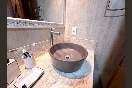 Casa de condomínio à venda com 200m², 3 quartos e 2 vagas Casa de condomínio à venda com 200m², 3 quartos e 2 vagasBanheiro da Suíte 2