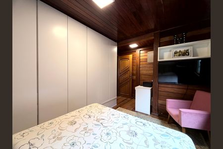 Casa de condomínio à venda com 200m², 3 quartos e 2 vagas Casa de condomínio à venda com 200m², 3 quartos e 2 vagasSuíte 2
