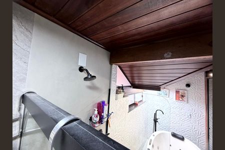 Casa de condomínio à venda com 200m², 3 quartos e 2 vagas Casa de condomínio à venda com 200m², 3 quartos e 2 vagasBanheiro da Suíte 1