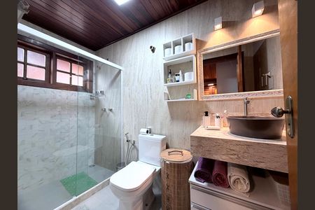 Casa de condomínio à venda com 200m², 3 quartos e 2 vagas Casa de condomínio à venda com 200m², 3 quartos e 2 vagasBanheiro da Suíte 2