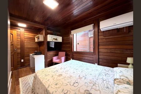 Casa de condomínio à venda com 200m², 3 quartos e 2 vagas Casa de condomínio à venda com 200m², 3 quartos e 2 vagasSuíte 2
