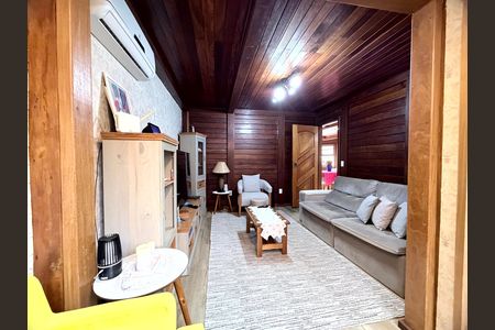 Casa de condomínio à venda com 200m², 3 quartos e 2 vagas Casa de condomínio à venda com 200m², 3 quartos e 2 vagasSala