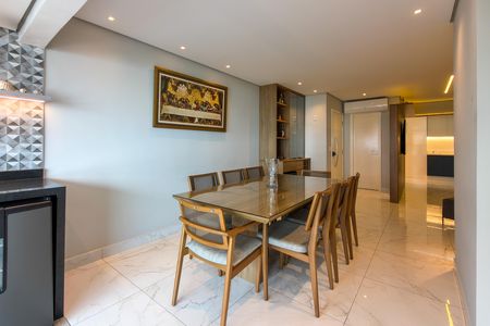 Apartamento para alugar com 144m², 4 quartos e 2 vagas Apartamento para alugar com 144m², 4 quartos e 2 vagasSala