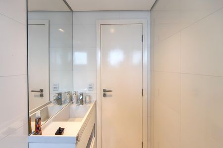 Apartamento para alugar com 144m², 4 quartos e 2 vagas Apartamento para alugar com 144m², 4 quartos e 2 vagasBanheiro da Suíte 1