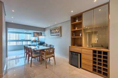 Sala de apartamento para alugar com 4 quartos, 144m² em Guilhermina, Praia Grande