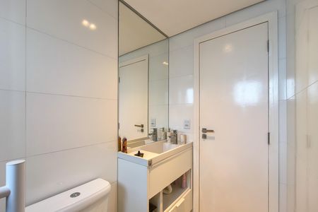 Apartamento para alugar com 144m², 4 quartos e 2 vagas Apartamento para alugar com 144m², 4 quartos e 2 vagasBanheiro da Suíte 1