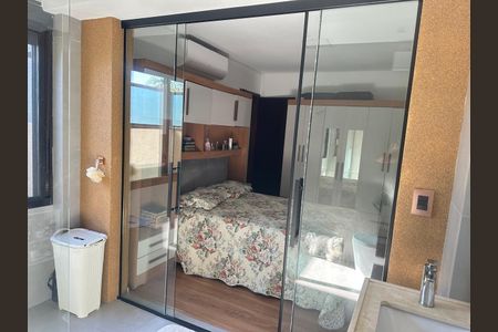 Quarto  de casa de condomínio para alugar com 2 quartos, 100m² em Vila Domitila, São Paulo