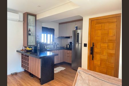 Cozinha de casa de condomínio para alugar com 2 quartos, 100m² em Vila Domitila, São Paulo