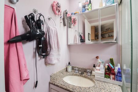 Apartamento à venda com 60m², 2 quartos e 2 vagas Apartamento à venda com 60m², 2 quartos e 2 vagasBanheiro da Suíte