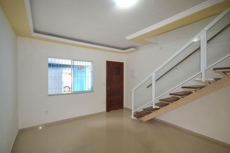 Sala de casa para alugar com 3 quartos, 201m² em Kennedy, Nova Iguaçu
