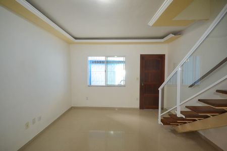 Casa para alugar com 201m², 3 quartos e 1 vaga Casa para alugar com 201m², 3 quartos e 1 vagaSala