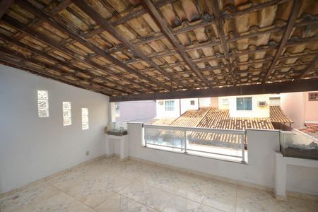 Casa para alugar com 201m², 3 quartos e 1 vaga Casa para alugar com 201m², 3 quartos e 1 vagaSuíte 3-Varanda