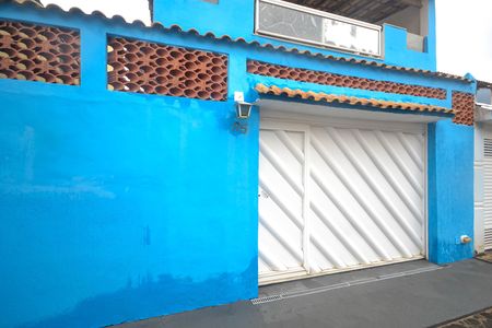 Casa para alugar com 201m², 3 quartos e 1 vaga Casa para alugar com 201m², 3 quartos e 1 vagaFachada