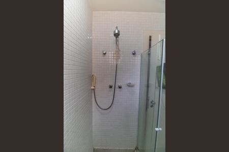 Casa de condomínio para alugar com 270m², 3 quartos e 2 vagas Casa de condomínio para alugar com 270m², 3 quartos e 2 vagasBanheiro da Suíte 1