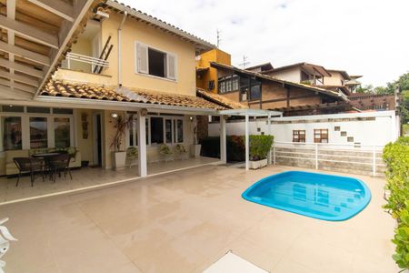 Casa de condomínio para alugar com 270m², 3 quartos e 2 vagas Casa de condomínio para alugar com 270m², 3 quartos e 2 vagasÁrea externa