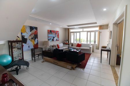 Casa de condomínio para alugar com 270m², 3 quartos e 2 vagas Casa de condomínio para alugar com 270m², 3 quartos e 2 vagasSala