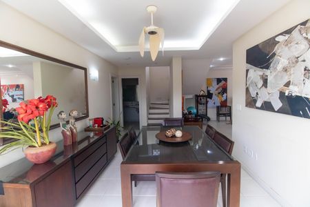 Casa de condomínio para alugar com 270m², 3 quartos e 2 vagas Casa de condomínio para alugar com 270m², 3 quartos e 2 vagasSala
