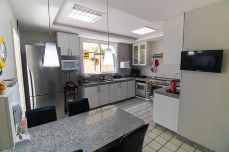 Casa de condomínio para alugar com 270m², 3 quartos e 2 vagas Casa de condomínio para alugar com 270m², 3 quartos e 2 vagasCozinha