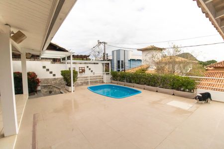 Casa de condomínio para alugar com 270m², 3 quartos e 2 vagas Casa de condomínio para alugar com 270m², 3 quartos e 2 vagasÁrea externa