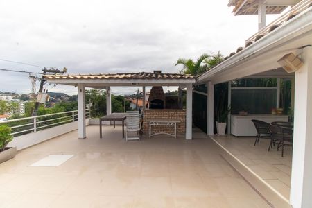 Casa de condomínio para alugar com 270m², 3 quartos e 2 vagas Casa de condomínio para alugar com 270m², 3 quartos e 2 vagasÁrea externa