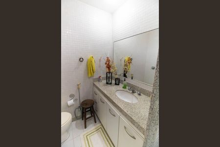 Casa de condomínio para alugar com 270m², 3 quartos e 2 vagas Casa de condomínio para alugar com 270m², 3 quartos e 2 vagasBanheiro da Suíte 1