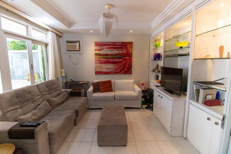 Sala de casa de condomínio à venda com 3 quartos, 270m² em Badu, Niterói