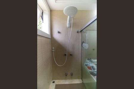 Casa de condomínio para alugar com 270m², 3 quartos e 2 vagas Casa de condomínio para alugar com 270m², 3 quartos e 2 vagasBanheiro da Suíte 2