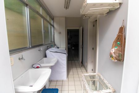 Casa de condomínio para alugar com 270m², 3 quartos e 2 vagas Casa de condomínio para alugar com 270m², 3 quartos e 2 vagasÁrea de Serviço