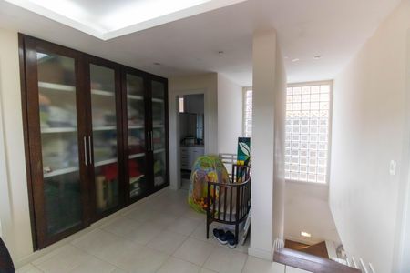 Casa de condomínio para alugar com 270m², 3 quartos e 2 vagas Casa de condomínio para alugar com 270m², 3 quartos e 2 vagasHall