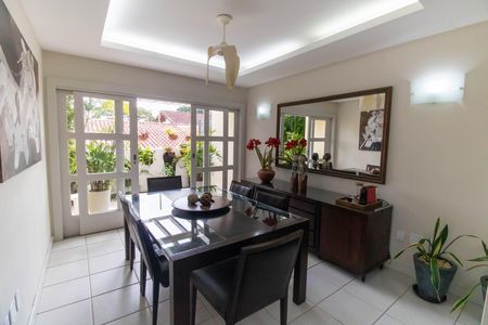 Sala de casa de condomínio à venda com 3 quartos, 270m² em Badu, Niterói