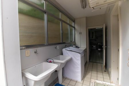 Casa de condomínio para alugar com 270m², 3 quartos e 2 vagas Casa de condomínio para alugar com 270m², 3 quartos e 2 vagasÁrea de Serviço