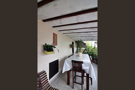 Casa à venda com 130m², 3 quartos e 1 vagaÁrea de Serviço