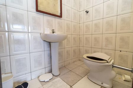 Banheiro de serviço 1 de casa à venda com 6 quartos, 256m² em Parque São Lucas, São Paulo