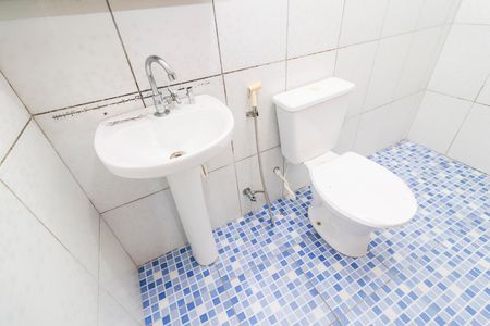 Banheiro de casa para alugar com 1 quarto, 50m² em Conjunto Residencial Prestes Maia, São Paulo