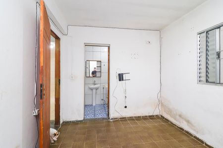 Quarto de casa para alugar com 1 quarto, 50m² em Conjunto Residencial Prestes Maia, São Paulo