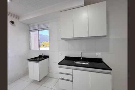 Apartamento à venda com 43m², 2 quartos e 1 vaga Apartamento à venda com 43m², 2 quartos e 1 vagaCozinha e Área de Serviço