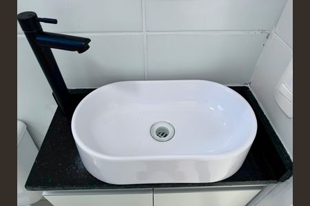 Apartamento à venda com 43m², 2 quartos e 1 vaga Apartamento à venda com 43m², 2 quartos e 1 vagaBanheiro Social